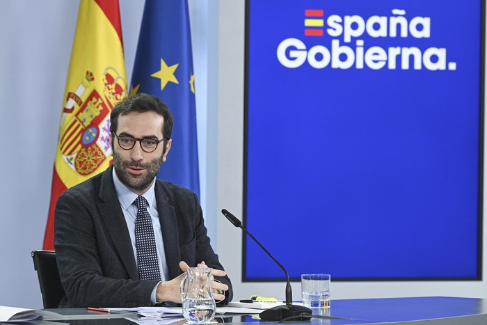 El ministro Carlos Cuerpo, durante la rueda de prensa posterior al Consejo de Ministros. · Foto: Presidencia de España