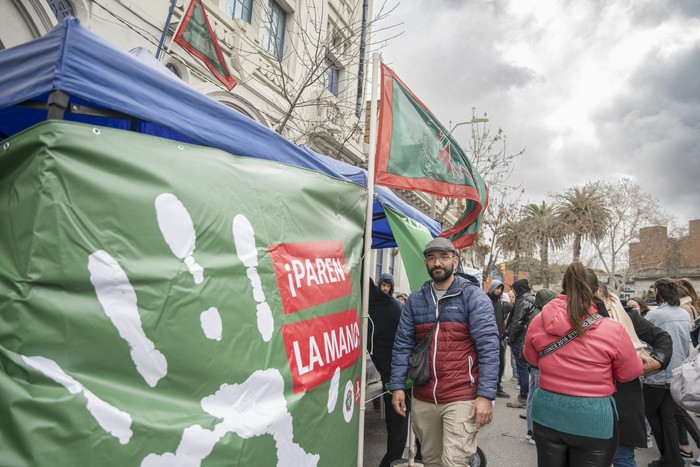 Ocupación de los trabajadores de UTE, en el centro de tele gestiones de la calle Cuareim.(archivo, julio de 2023) · Foto: Mara Quintero