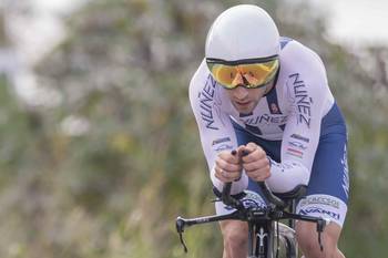 Leonel Rodríguez, del Club Ciclista Cerro Largo, durante la contrarreloj en Paysandú. · Foto: Juan Manuel Alborés