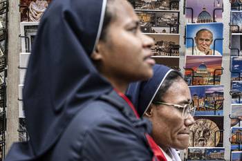 Alrededores del Vaticano, el 25 de abril, en Roma. · Foto: Marco Bertorello, AFP