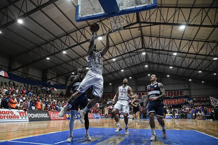 20250429 basquet Nacional Defensor 4