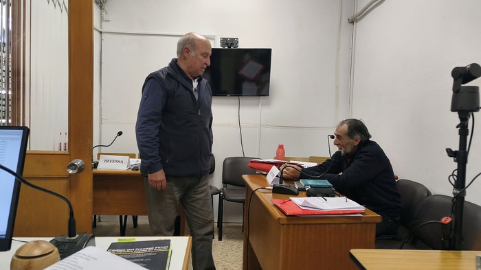 Héctor Danilo Varela Pereyra, el 22 de mayo, en la audiencia de formalización de la denuncia por el asesinato de Miguel Ángel Cuello Santana y las torturas sufridas por un conjunto de personas en el Destacamento del Regimiento de Caballería Mecanizada 10 de la ciudad de Bella Unión en 1972. · Foto: José Olivera