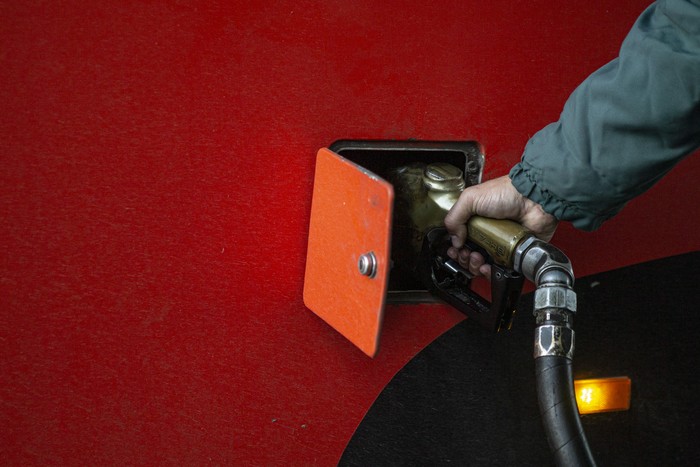 Foto principal del artículo 'El MEF está dispuesto a dar marcha atrás con la reducción del descuento en combustibles en el litoral tras reunión con intendentes' · Foto: Ernesto Ryan