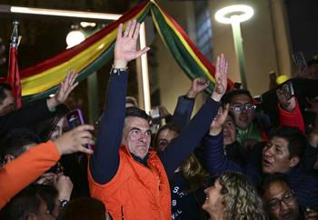 Rodrigo Paz, celebra los resultados de las elecciones presidenciales, el 17 de agosto,  en La Paz, Bolivia. · Foto: Martin Bernetti / AFP