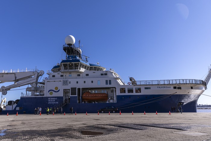 Falkor (too), en el puerto de Montevideo. · Foto: Ernesto Ryan