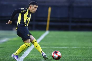 Leonardo Fernández, el 5 de setiembre, en el estadio Campeón del Siglo. · Foto: Ernesto Ryan, Agencia Gamba