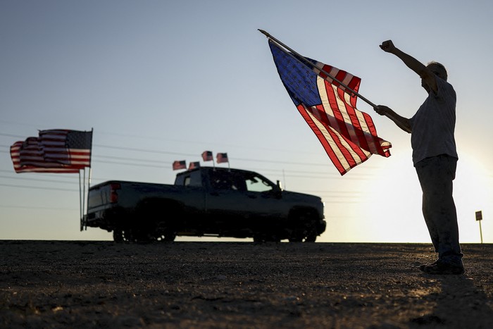 Movilización en memoria del activista Charlie Kirk, el 13 de setiembre, en Arizona. · Foto: Charly Triballeau, AFP