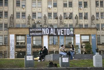 Facultad de Medicina, el 15 de setiembre, en Buenos Aires. · Foto: Juan Mabromata,  AFP