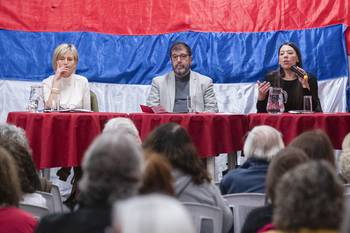 Gabriela Valverde, Fernando Pereira y Bettiana Díaz, el 23 de setiembre, en la Asociación de Funcionarios Judiciales. · Foto: Alessandro Maradei