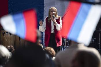 Carolina Cosse, el 25 de agosto, en el comité de base Los Malvines. · Foto: Gianni Schiaffarino
