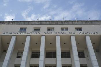 Edificio de la Administración Nacional de Puertos, en Montevideo. · Foto: Pablo Vignali