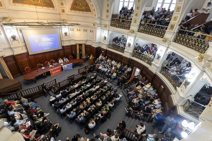 El PIT-CNT presenta la propuesta del impuesto al 1 % mas rico de la población, el 24 de noviembre en el Paraninfo de la Udelar. · Foto: Rodrigo Viera Amaral