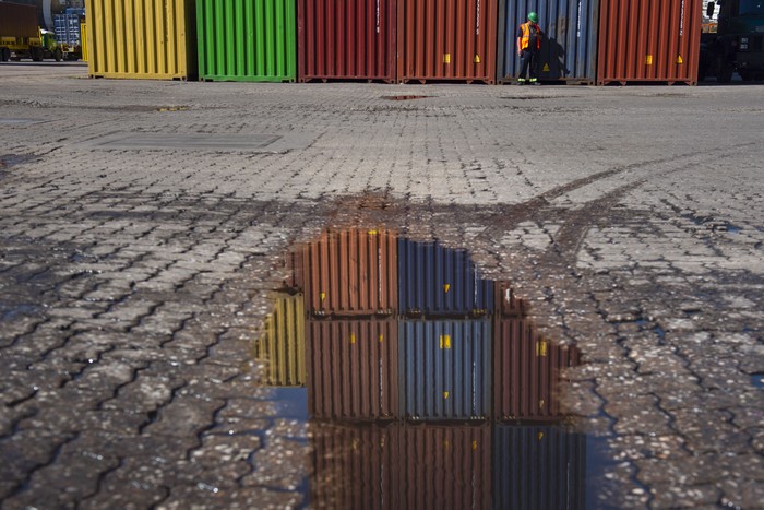 Foto principal del artículo 'Proyecciones económicas para un mundo que ya no existe' · Foto: Gianni Schiaffarino