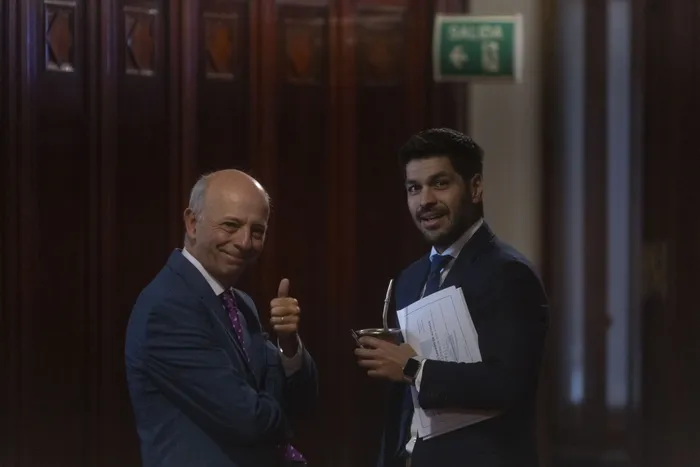 Javier García y Andrés Ojeda, el 11 de marzo, en la Cámara de Senadores. · Foto: Ernesto Ryan