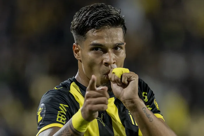 Matías Arezo, de Peñarol,tras convertir el primer gol de su equipo.
 Foto: Rodrigo Viera Amaral