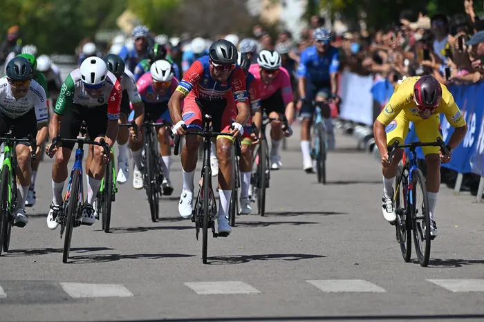 Leonel Rodríguez, de Club Náutico y de Pesca Boca de Cufré. Ganador. Llegada de la Etapa 2 San José - Paso de los Toros, de la 81ª Vuelta Ciclista del Uruguay.  foto: FCU / Guillermo Legaria - Agencia Gamba