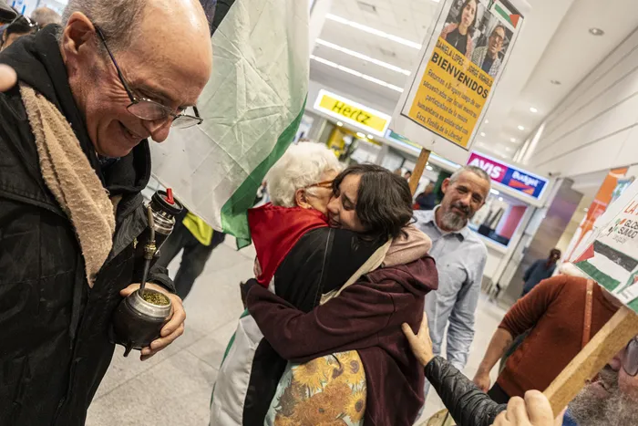Daniela Lopes, el 3 de mayo, en el aeropuerto internacional de Carrasco. · Foto: Ernesto Ryan