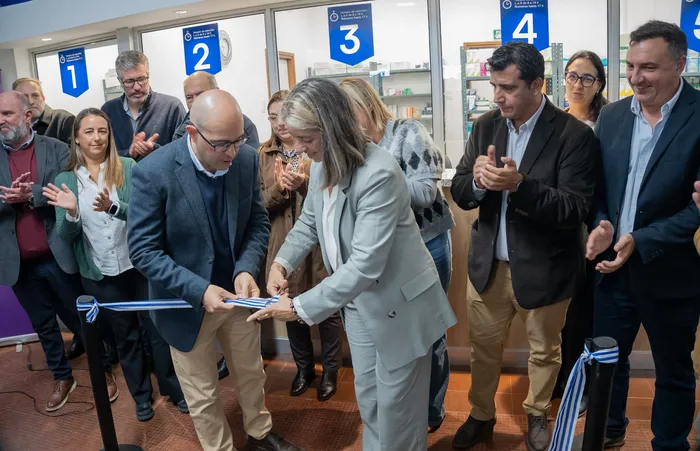 Álvaro Danza y Gabriela González durante la inauguración de las nuevas instalaciones de la farmacia del Hospital Regional de Salto. · Foto: Ariel Volpi