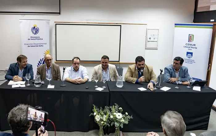 Presentación del vademécum de aguas termales de Uruguay, el 8 de junio, en el Cenur, en Salto. · Foto: Ariel Volpi