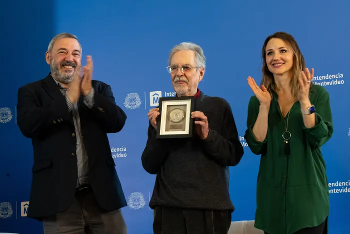Mario Bergara, Eduardo Fernández Y Débora Quiring, el 30 de junio, en la Intendencia de Montevideo. Foto: Nadia Iula