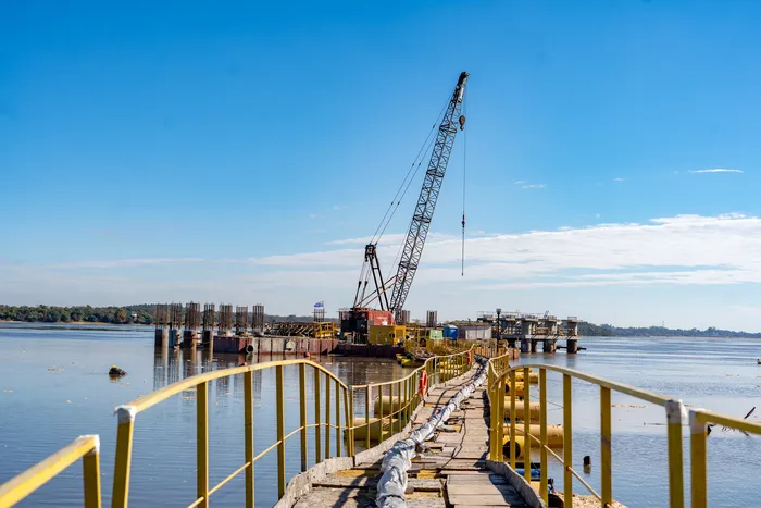 Obra del nuevo muelle de ANCAP Paysandú. Foto: Santiago Fleitas