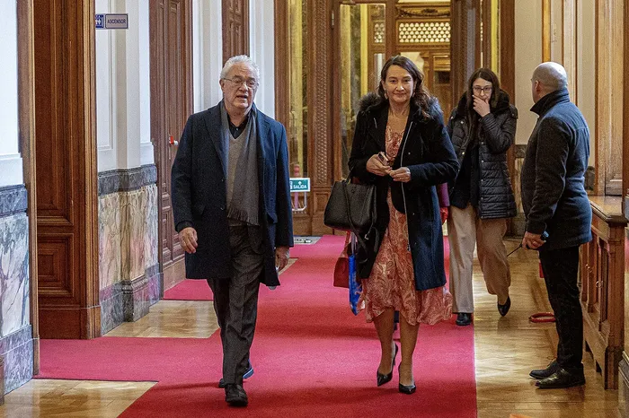 Mario Lubetkin y Valeria Csukasi, ayer, en el Palacio Legislativo. · Foto: Nadia Iula