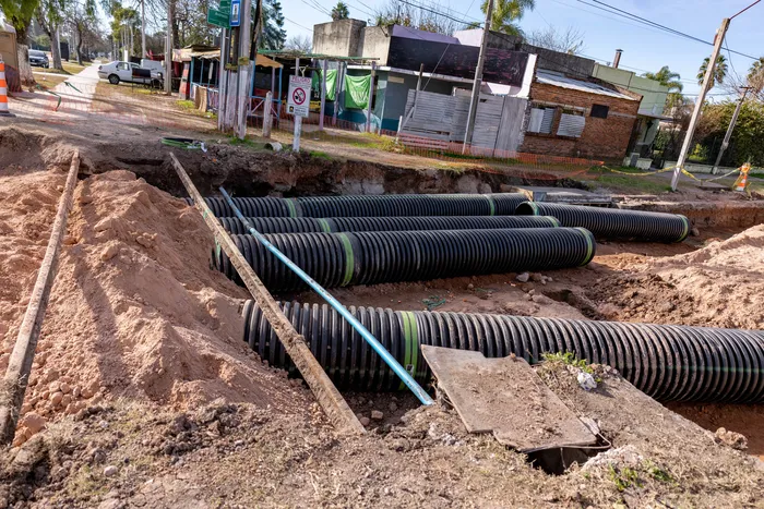 Obras sobre avenida Los Iracundos, el 7 de julio, en Paysandú. · Foto: Santiago Felitas