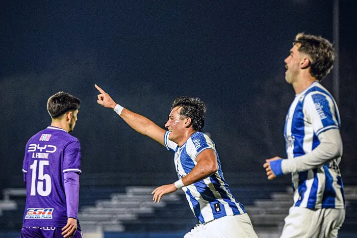 Diego Daguerre, de Cerro Largo, tras convertir el primer tanto contra defensor, el 13 de julio, en Melo. Foto: Cerro Largo