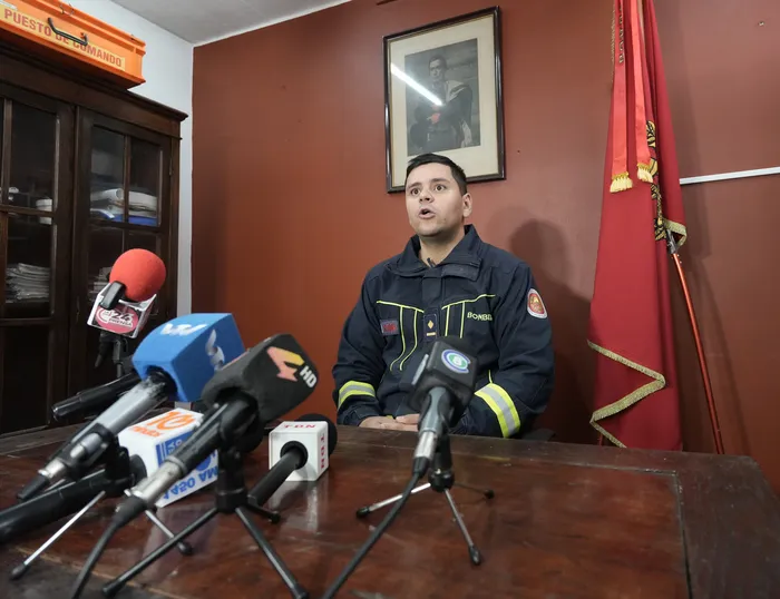 El jefe del destacamento de Bomberos de Salto, Gary Fraga, el 23 de julio, en conferencia. · Foto: Ariel Volpi