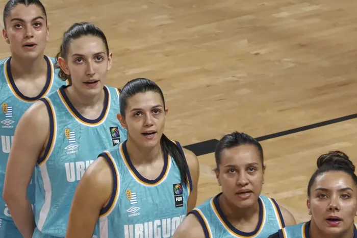 Jugadoras de la selección uruguaya, el 4 de agosto, por el del grupo A del Sudamericano femenino de básquetbol. Foto: FIBA Basketball