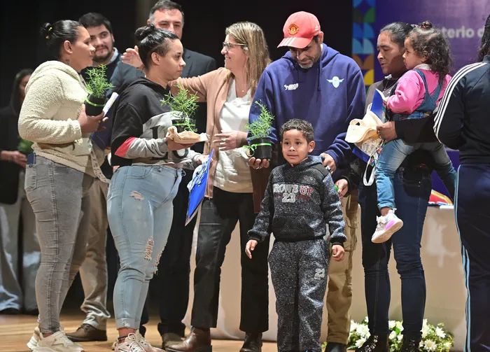 Carlos Albisu y Tamara Paseyro en la entrega de viviendas, el 5 de agosto. · Foto: Ariel Volpi