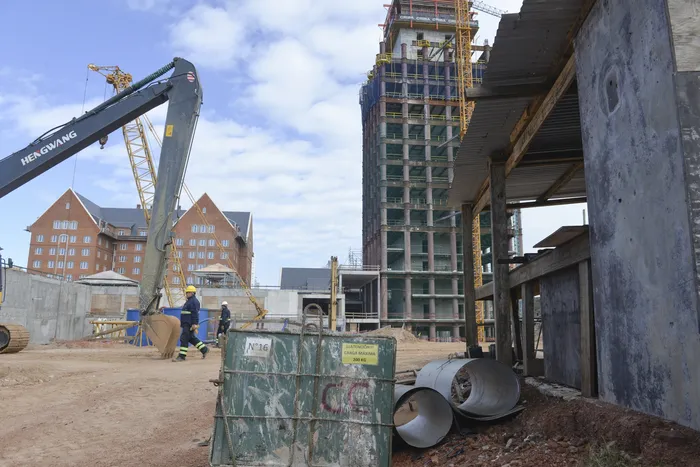 Obra en el ex hotel San Rafael, el 14 de agosto, en Punta del Este. · Foto: Natalia Ayala