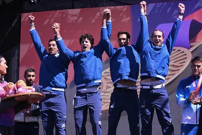Martín Zócalo, Marcos Sarraute, Luciano García y Leandro Rodas, el 16 de setiembre, durante la premiación. · Foto: Sandro Pereyra, Agencia Gamba
