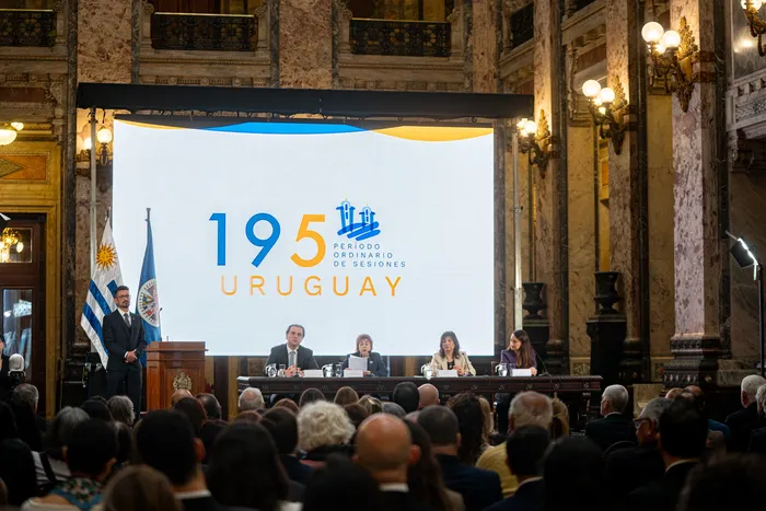 Rodrigo Mudrovistch, Doris Morales, Blanca Rodríguez y Valeria Csukasi, el 21 de setiembre, en el Palacio Legislativo. · Foto: Nadia Iula