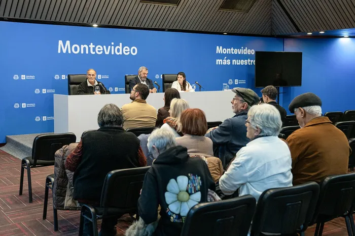 Elbio Ferrario, Mario Bergara y Antonella Torelli, durante el lanzamiento de Fondos Concursables para Sitios de Memoria, el 21 de setiembre, en la Intendencia de Montevideo. · Foto: Nadia Iula