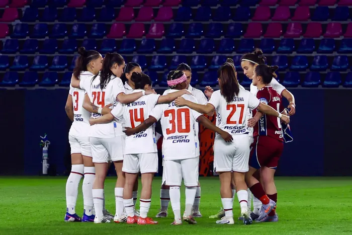 Plantel de Nacional, el 16 de octubre, contra Universidad de Chile por la Copa Libertadores Femenina en Quito. · Foto: Club Nacional de Football, s/d de autor