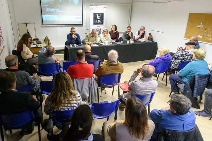 Camilo López Burián, Leo Harari, Mariana González Guyer, Marcela Schenk, Pablo Romero y Leonel Briozzo, el 27 de octubre, en la Universidad CLAEH. · Foto: Martin Hernández Müller
