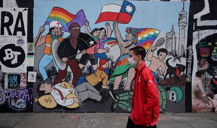 Calle de Santiago de Chile el viernes.
 · Foto: Alberto Valdes, EFE