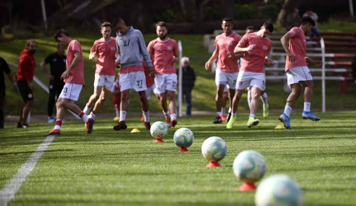 Ejercicios precompetitivos de los jugadores de River Plate en el  Parque Federico Saroldi (archivo, setiembre de 2019). · Foto: Fernando Morán