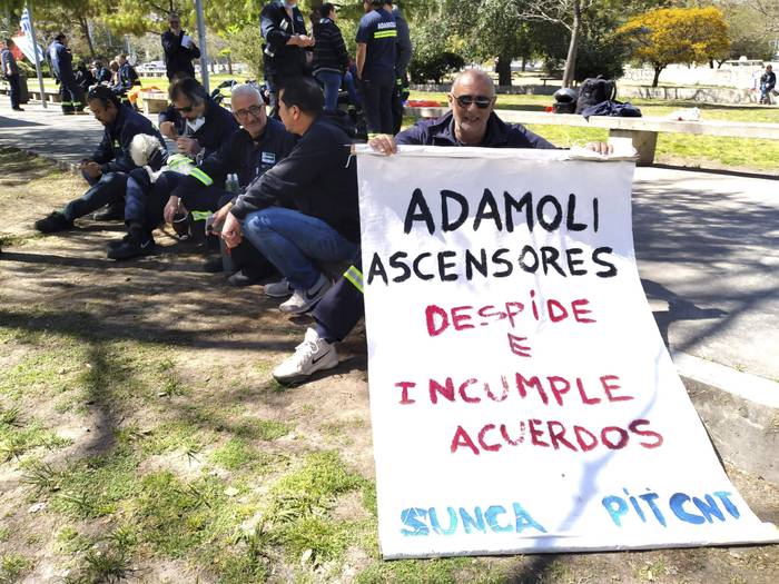 Trabajadores de Adamoli en conflicto. Foto: Gentileza Sunca.