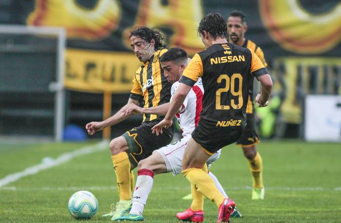 Peñarol y River Plate, el sábado, en el Campeón del Siglo. · Foto: .