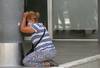 Una persona luego de enterarse de la muerte de un pariente en el Hospital Los Ceibos, en Guayaquil, Ecuador.
· Foto: Enrique Ortiz, AFP Una persona luego de enterarse de la muerte de un pariente en el Hospital Los Ceibos, en Guayaquil, Ecuador.
· Foto: Enrique Ortiz, AFP