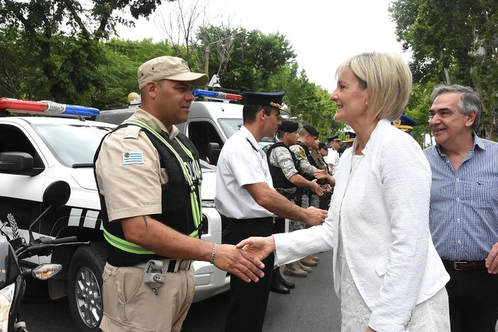 Gabriela Valverde y Guillermo Rodríguez en la presentación del programa Verano Azul. · Foto: Ministerio del Interior