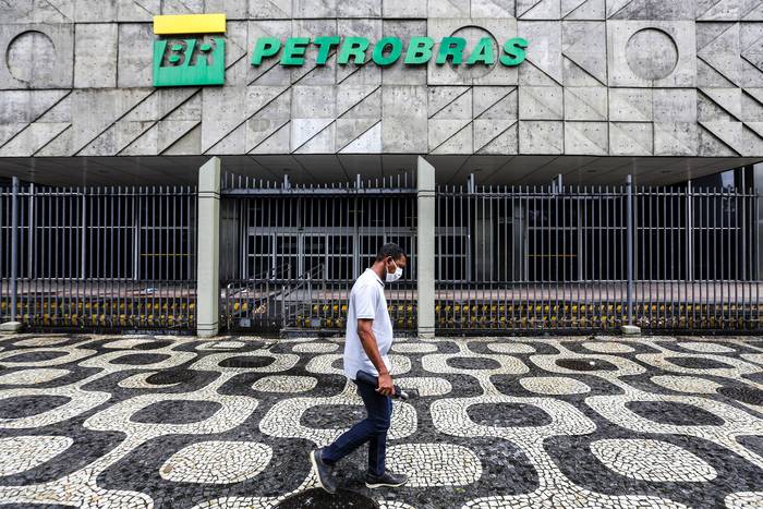 Sede de Petrobras en Río de Janeiro (archivo, febrero de 2021). · Foto:  Antonio Lacerda, Efe