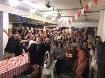 Foto principal del artículo 'En la mesa de Raymond Carver: la obra Parte de este mundo' · Foto: S/d de autor, difusión