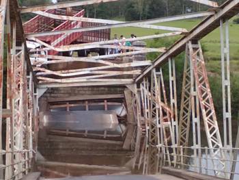 Puente en ruta 6 sobre el arroyo Agua Sucia, próximo a Sarandí del Yí. Puente en ruta 6 sobre el arroyo Agua Sucia, próximo a Sarandí del Yí.