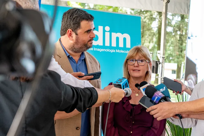 Cristina Lustemberg en rueda de prensa, en Paysandú, el 13 de abril. · Foto: Santiago Fleitas