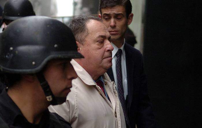 Jorge Silveira ingresa al juzgado (archivo, agosto de 2006).