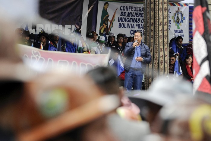 Luis Arce, durante las celebraciones del 19º aniversario de la victoria del MAS, el 18 de diciembre de 2024, en La Paz. · Foto: Jorge Bernal, AFP