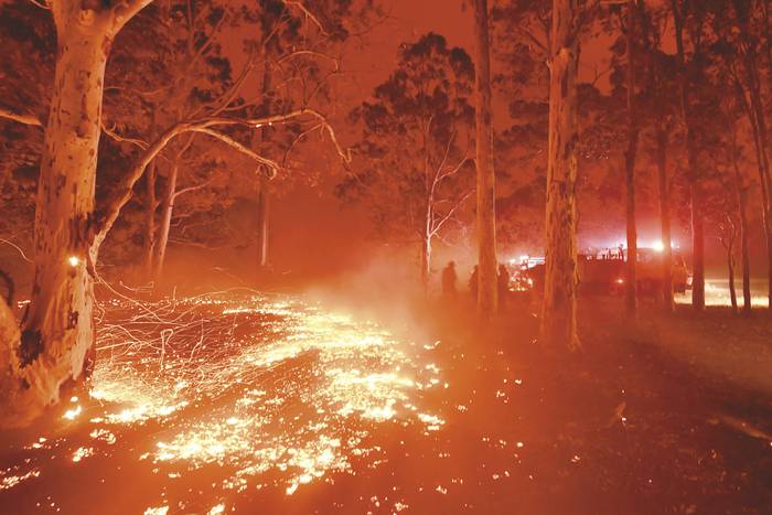 Incendios forestales cerca de Bumbalong, al sur de Canberra, el 1º de febrero de 2020. Foto: Peter Parks / AFP.